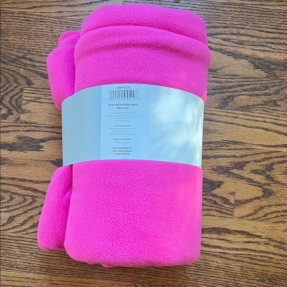 🆕 NWT 2 Yards Pink Anti-Pill Plush Fleece for SEWING, CRAFTING - Picture 2 of 2